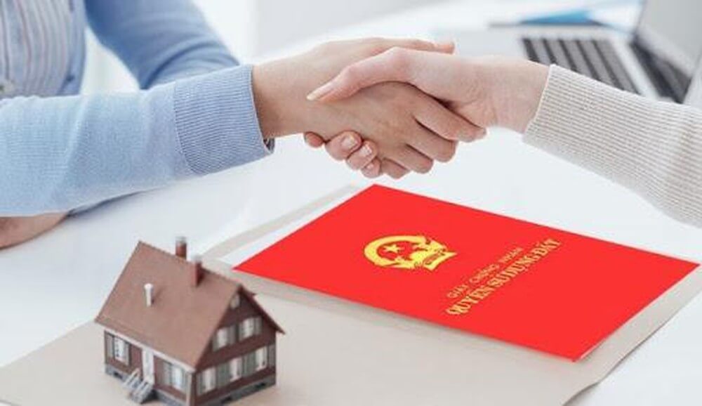Người nước ngoài có được đứng tên trên Sổ đỏ không?